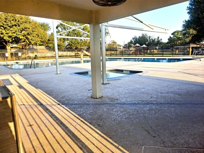 Building Photo - 7226 Thicket Trail Dr