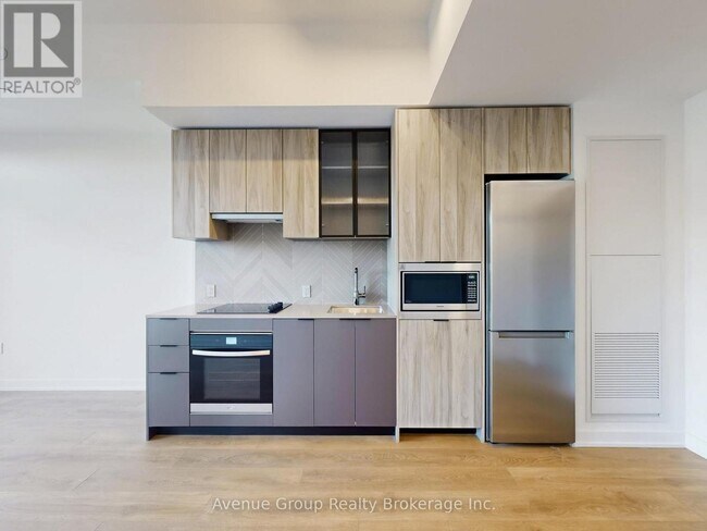 Building Photo - 1037 The Queensway