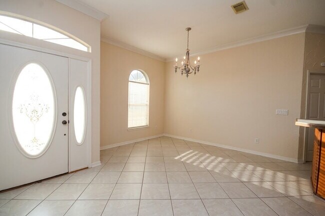 Building Photo - Spacious Northeast Pensacola Home Near UWF with 3 Bedrooms, 2 Baths, Office, 2-Car Garage & Priva...