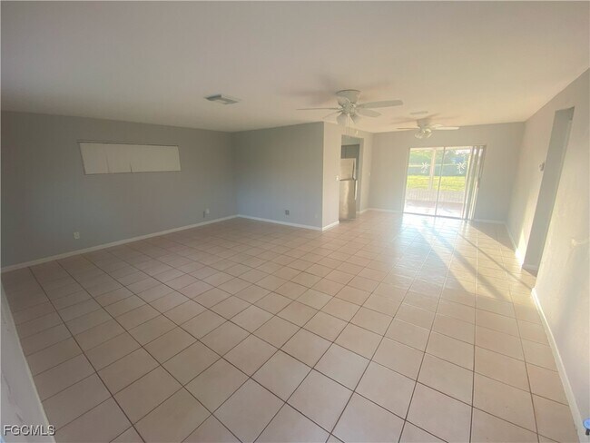 Foto del edificio - 221 Redcliff Ave