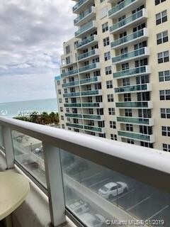 Foto del edificio - 5005 Collins Ave