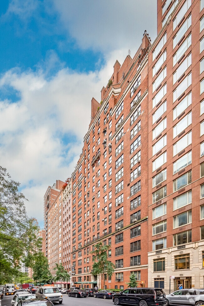 Building Photo - 320 E 72nd St