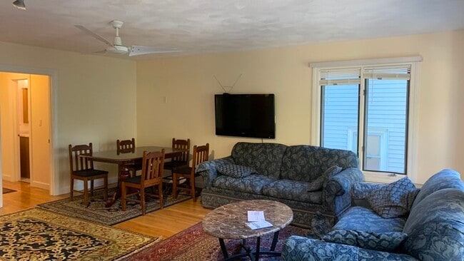 Building Photo - 115 Yorktown St