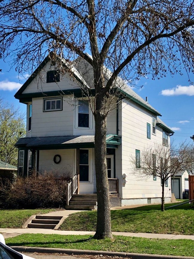 Building Photo - 1410 W Breda Ave
