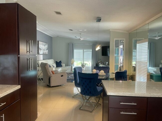 Building Photo - 817 Sunglow St