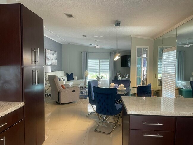 Foto del edificio - 817 Sunglow St