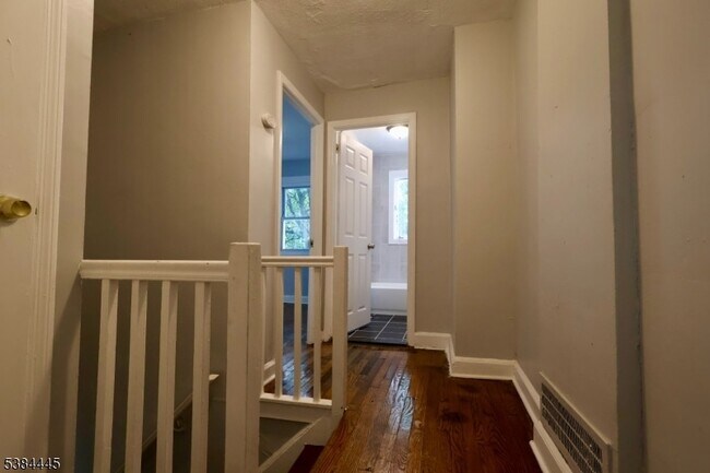 Foto del edificio - 105 Hanford St