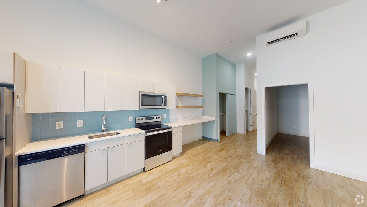 Photo - Trinity St 906 Apartments