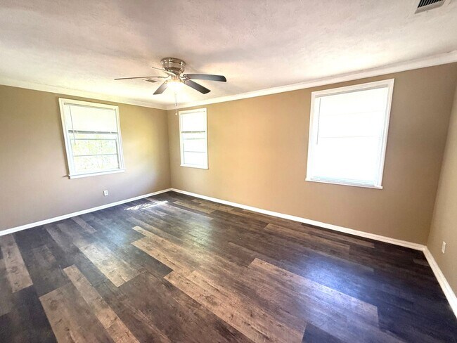 Foto del edificio - ** 3 bed 1 bath located close to downtown ** Call 334-366-9198 to schedule a self-showing