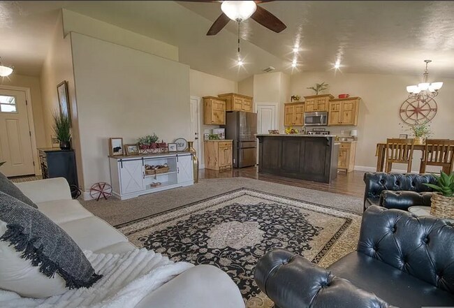 Foto del edificio - 5 Bed 3 Bath Home in Idaho Falls