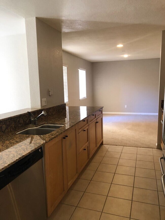 Foto del edificio - 1 BED/1 BATH CONDO NEAR LA JOLLA VILLAGE