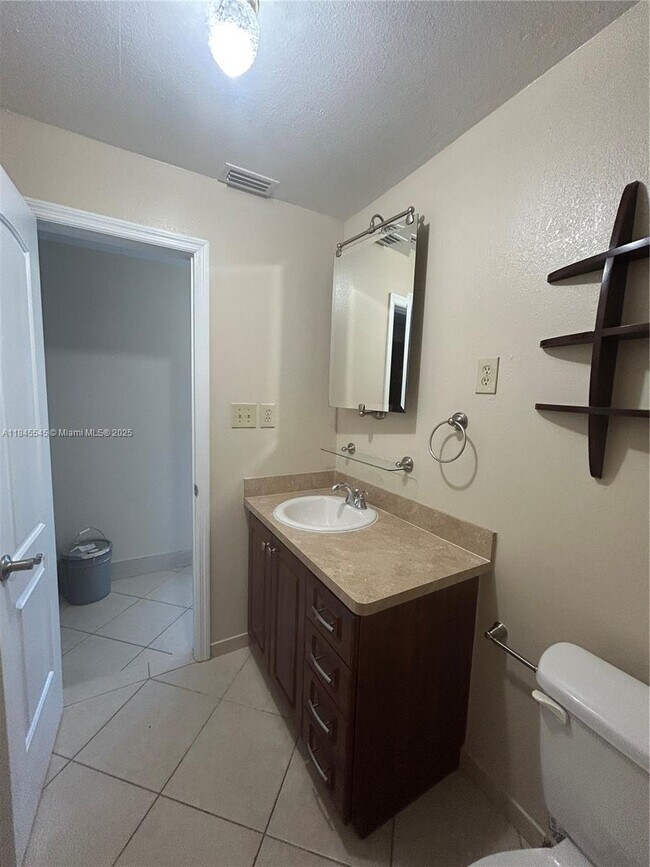 Foto del edificio - 4617 Navarre Ave