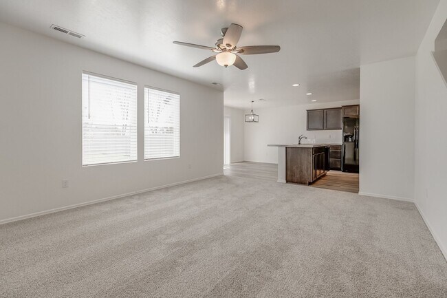 Foto del edificio - Beautiful 3 Bedroom Townhome for Lease!