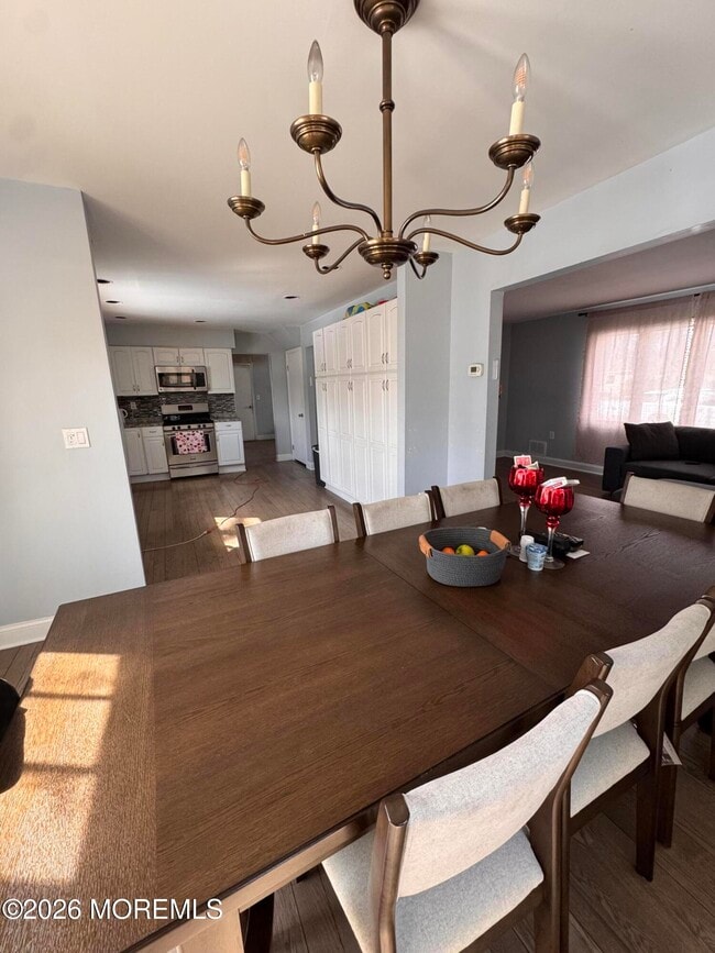 Building Photo - 422 W Lake Ave