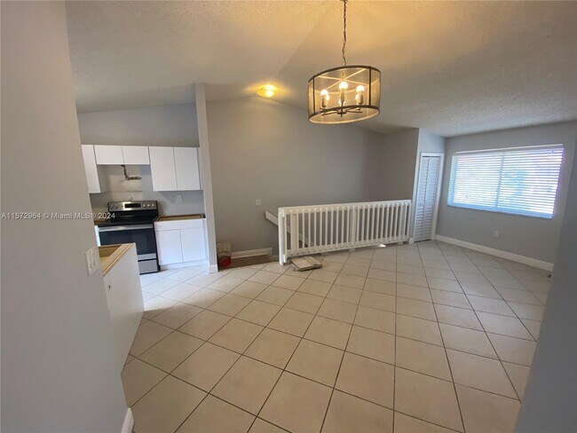 Foto del edificio - 8001 Lake Dr