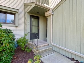 Building Photo - 1104 Summer Hill Dr