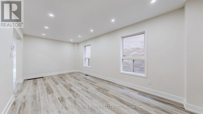 Building Photo - 6 Hibbard Dr