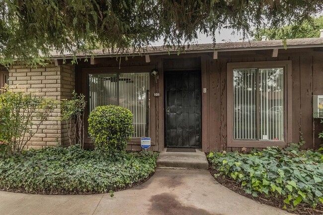 Building Photo - 4885 E Butler Ave