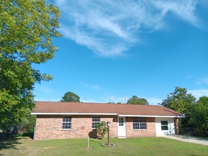 Building Photo - 252 Sanders Rd