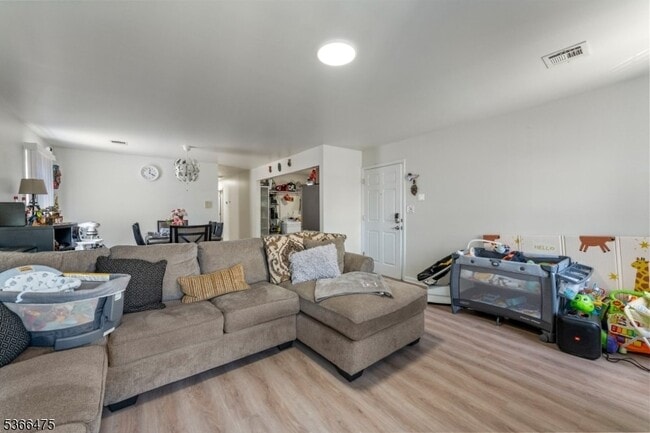 Building Photo - 401-403 E Kinney Street Unit