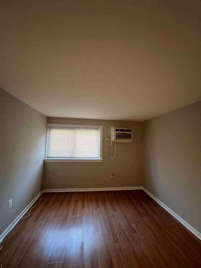 Building Photo - NEWLY AVAILABLE - RENOVATED 2 BR UNIT IN T...