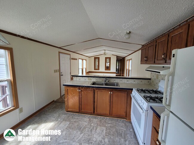 Building Photo - 14 Pine Cir