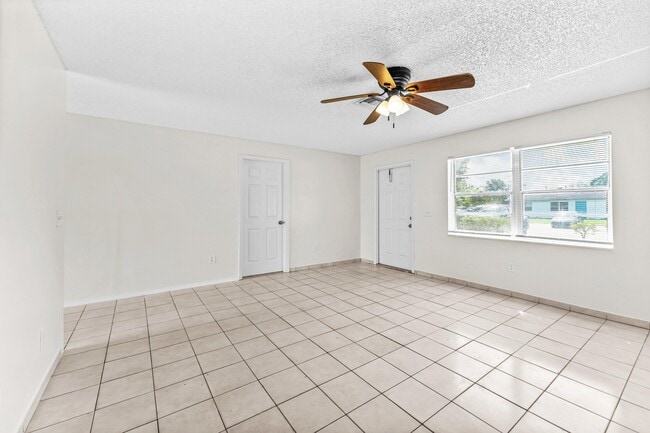 Building Photo - 4783 Gulfstream Rd