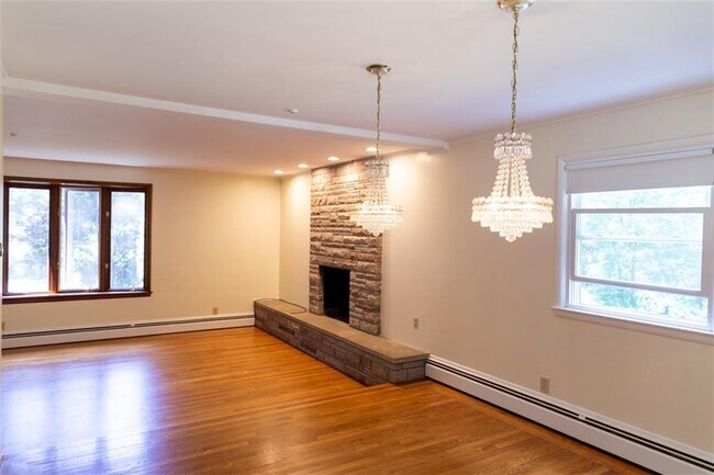 Building Photo - 195 Governors Dr