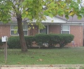 Building Photo - 218 Frieda Ln