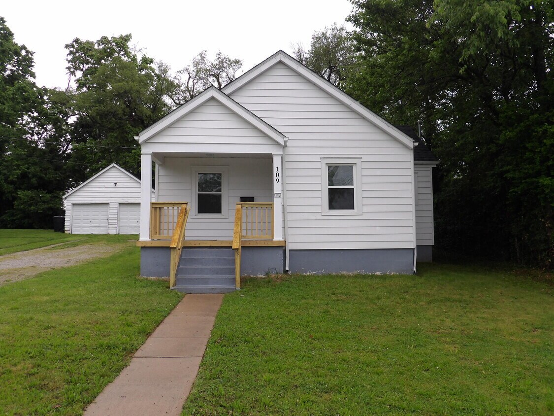 Foto principal - 109 Allnutt Dr