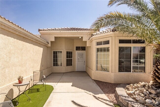 Foto del edificio - 6056 Iroquois Loop