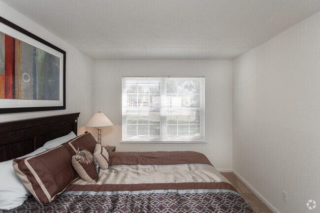 2BR, 2BA - Buckingham - 902 SF - Hunters Point Apartments