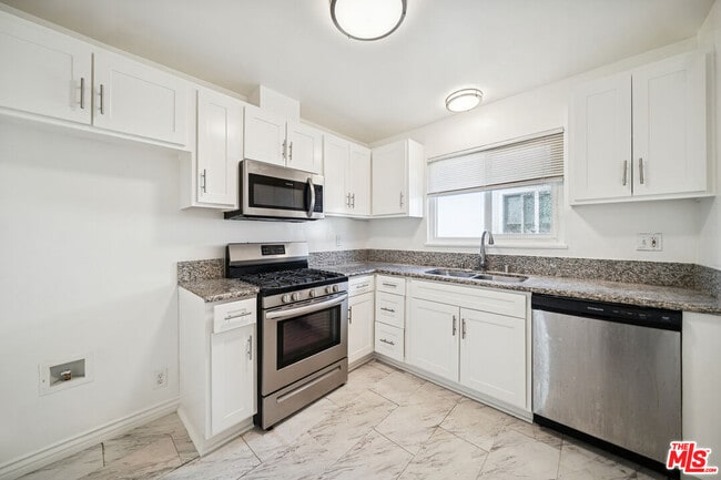 Building Photo - 3652 Carmona Ave