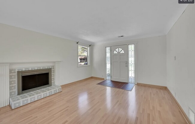 Foto del edificio - 4265 Brentwood St