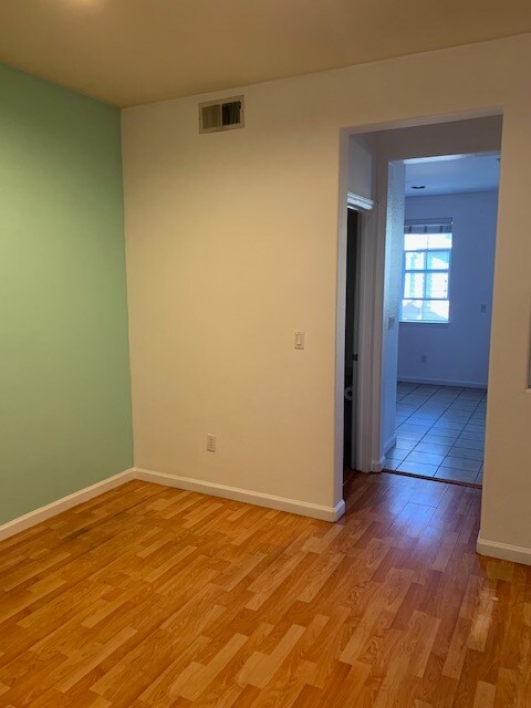 Dining Area - 493 Washington Blvd