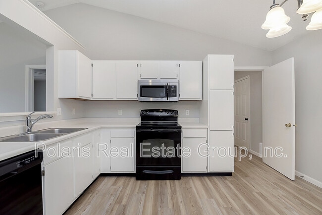 Foto del edificio - 109 E Flat Rock Dr