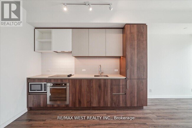 Photo du bâtiment - 1000-1000 Portage Pkwy
