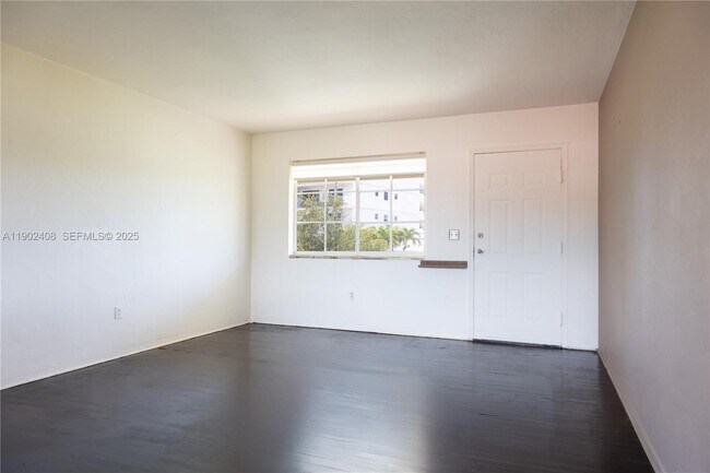 Foto del edificio - 2200 Calais Dr