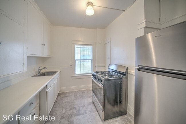 Building Photo - 482 40th St