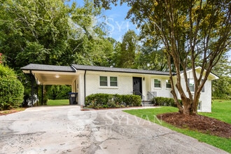 Building Photo - 983 Overbrook Cir