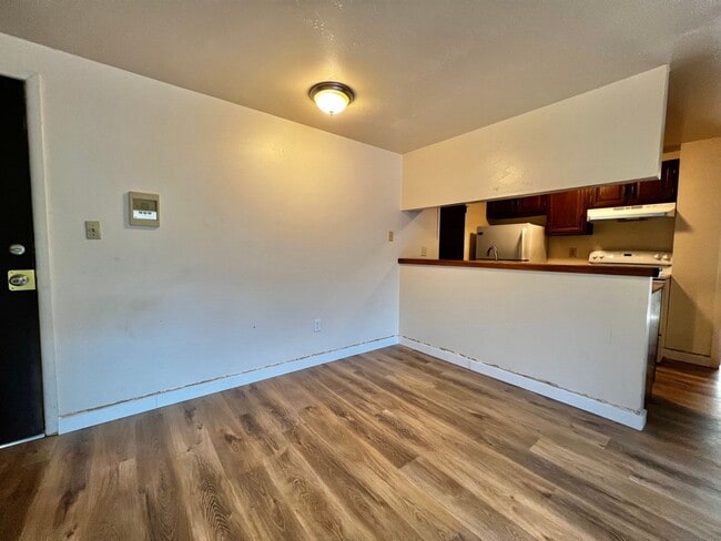 Building Photo - Mathews634 (KC-JF)