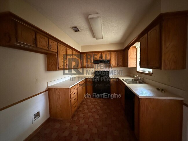 Foto del edificio - 6503 Terryville Dr