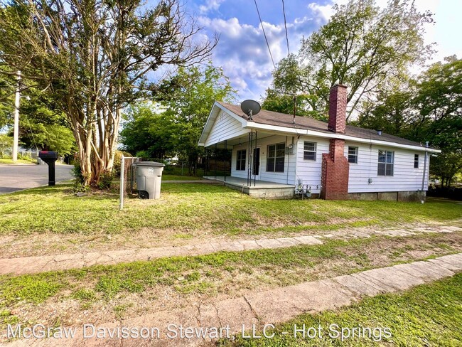 Building Photo - 3 br, 2.5 bath House - 214 Chitwood St