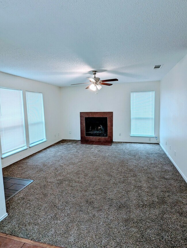 Foto del edificio - 8109 Foxfire Ln
