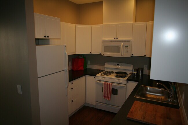 Kitchen - 819 Hollins St