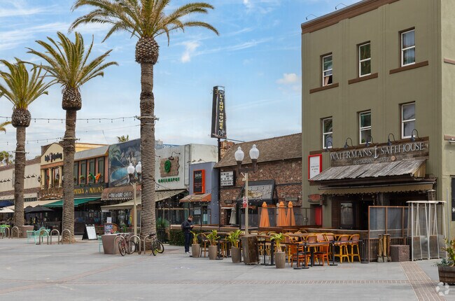 Variety of Restaurants with an Ocean View on the Pier Ave Boardwalk