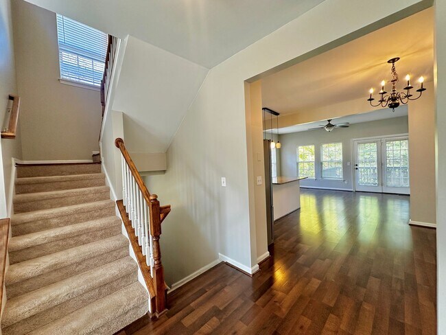 Foto del edificio - Beautiful 3 Bed 2.5 Bath Townhome Minutes from Cool Springs