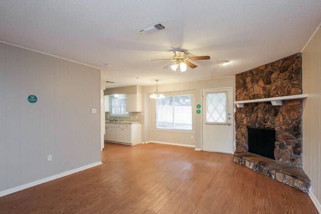 Foto del edificio - 1307 Columbine Ct
