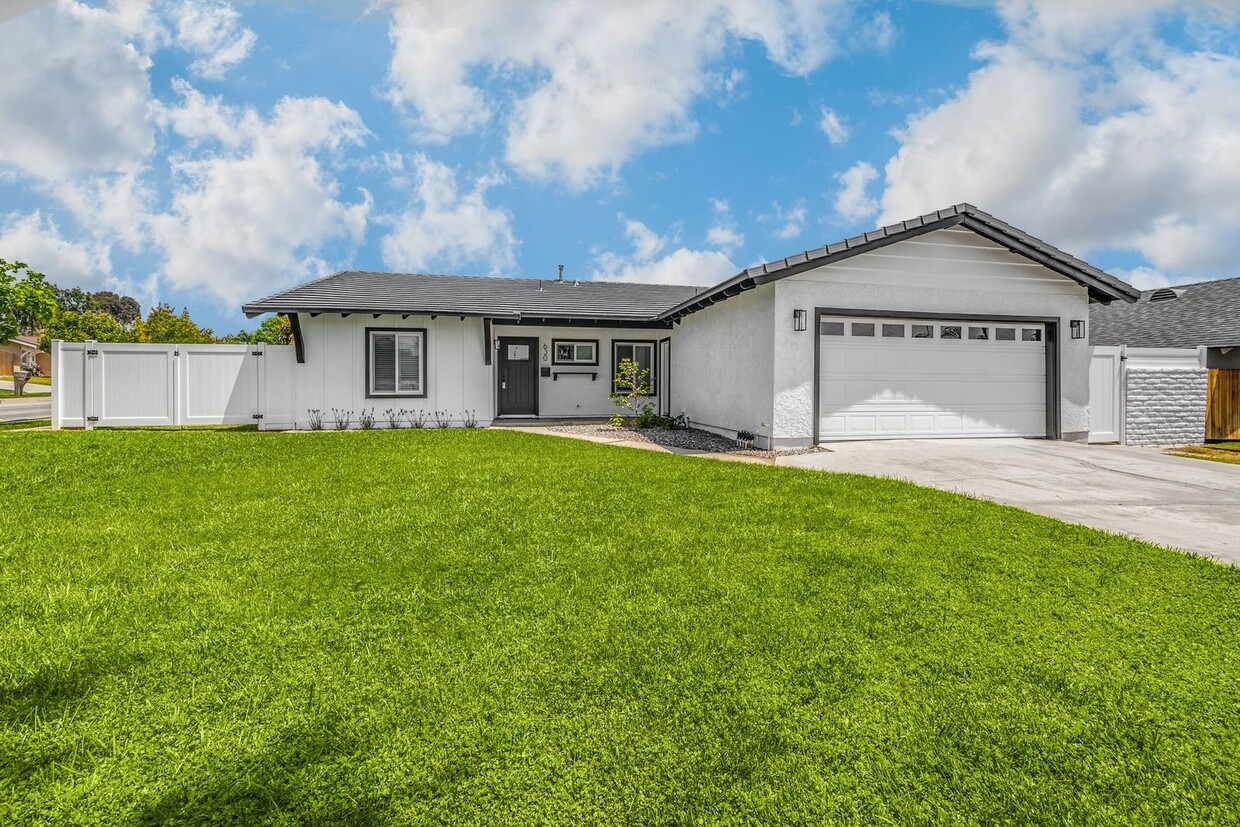 Charming La Habra Corner Lot Home. 4 Bedr... - Charming La Habra Corner Lot Home.  4 Bedr...