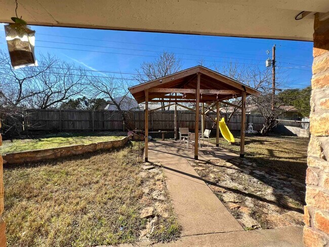 Building Photo - 610 Cypress Ln